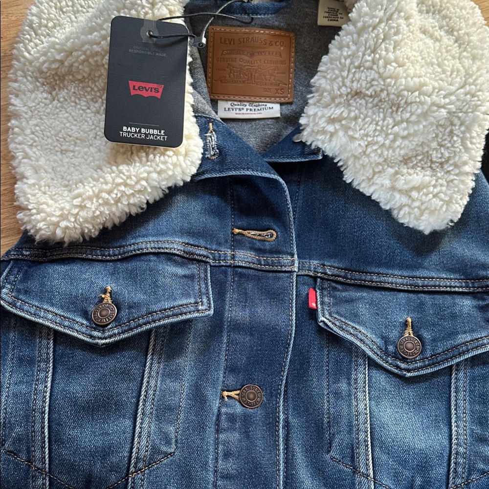 Levi's Denim Jacket with (or without!) convertible Cream Sherpa Collar
